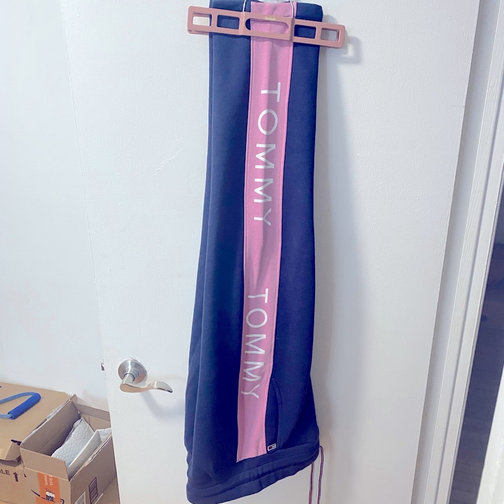 (Bundle 2/$30) T.H. Sweatpants in good condition